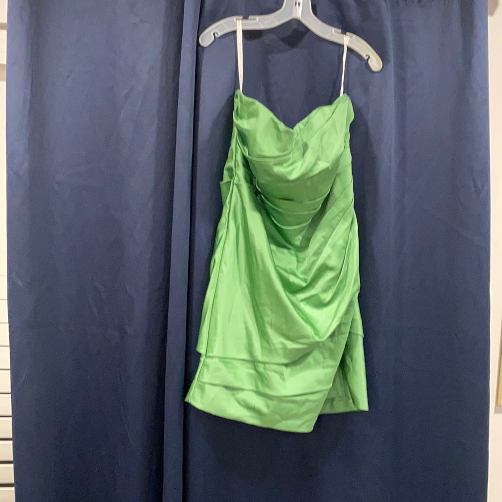 David’s Bridal strapless satin dress in Clover green. Size 16 nwt comes w/straps